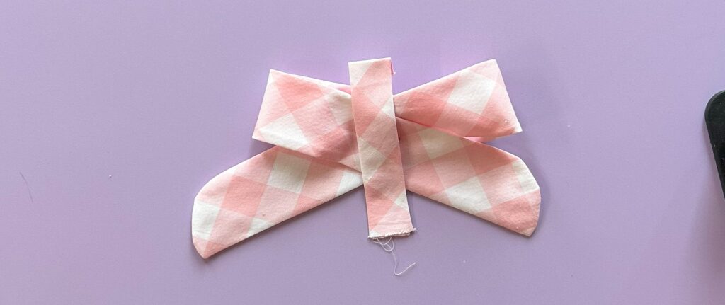 Barbie Bow tutorial showing knot.