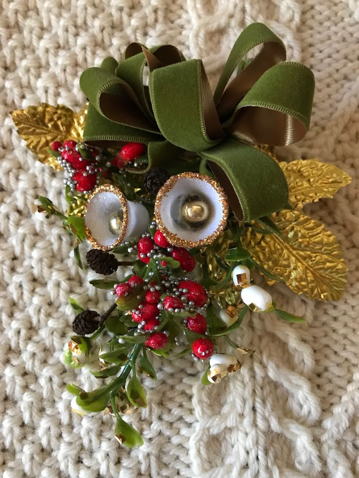 Free Christmas corsage tutorial from Charm Patterns