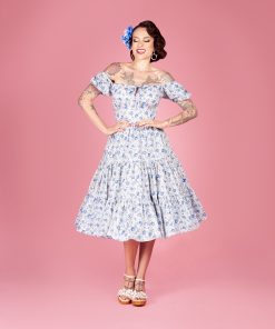 Gertie wearing the Boardwalk Sleeve sewing pattern
